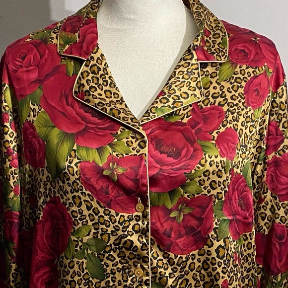Victoria’s Secret Silky Leopard Red Roses Button Up Shirt - Picture 7 of 10
